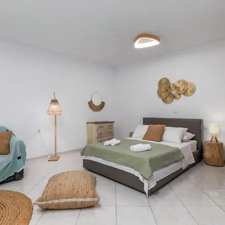 Apartment Manolis And Filio Plaka (Milos)