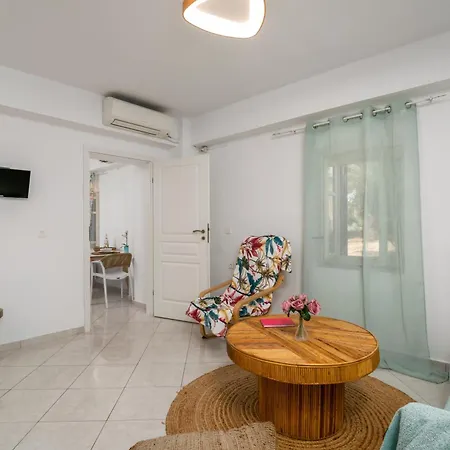 κypraios * Plaka (Milos)