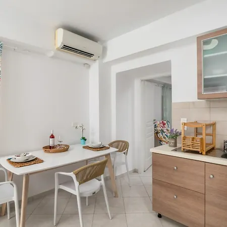 κypraios * Plaka (Milos)